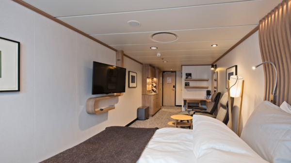 Hurtigruten - MS Roald Amundsen - Arctic Superior TT 1.png